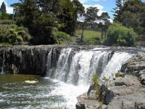 Haruru Falls.